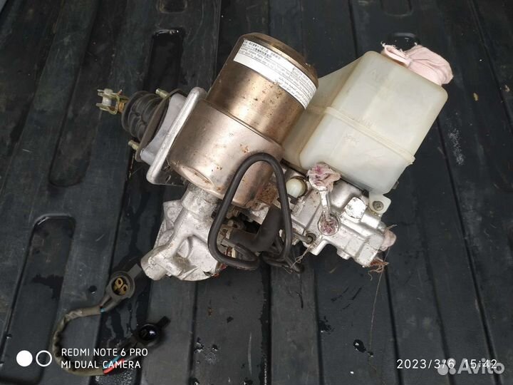 Пневмагидроусилитель