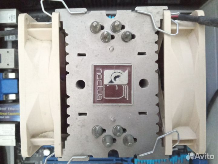 Материнская плата с процессором памятью и кулером