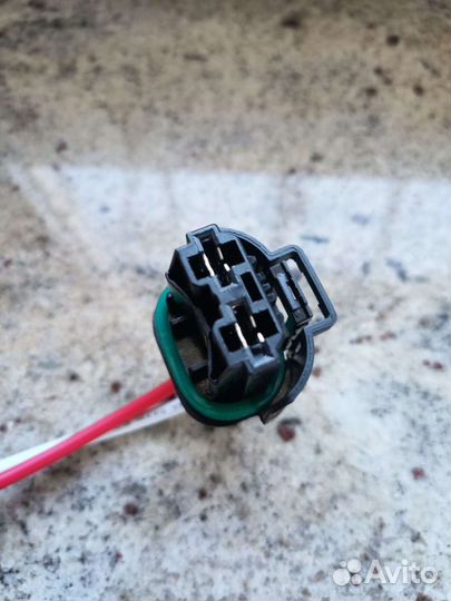 Контакт фишка электромотора Nissan