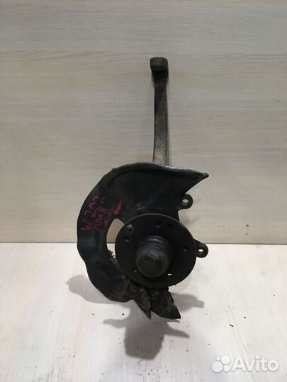 Кулак передний правый Мерседес C202 W202