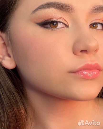 Визажист Бровист