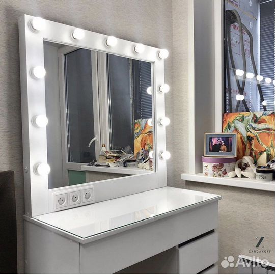 Гримерный столик визажиста с гримерным зеркалом дл