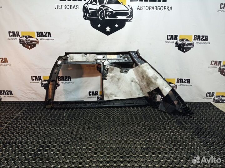 Обшивка багажника правая R Mercedes-Benz M-class