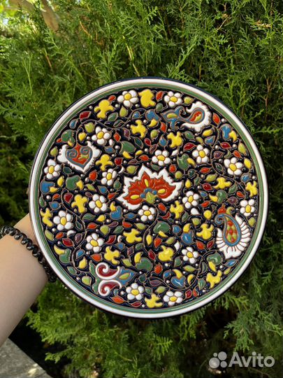 Керамическая тарелка ручной работы