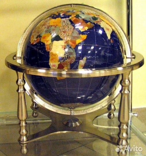Глобус из полудрагоценных камней