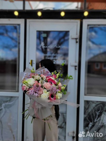 Цветы и букеты с доставкой по городу и району