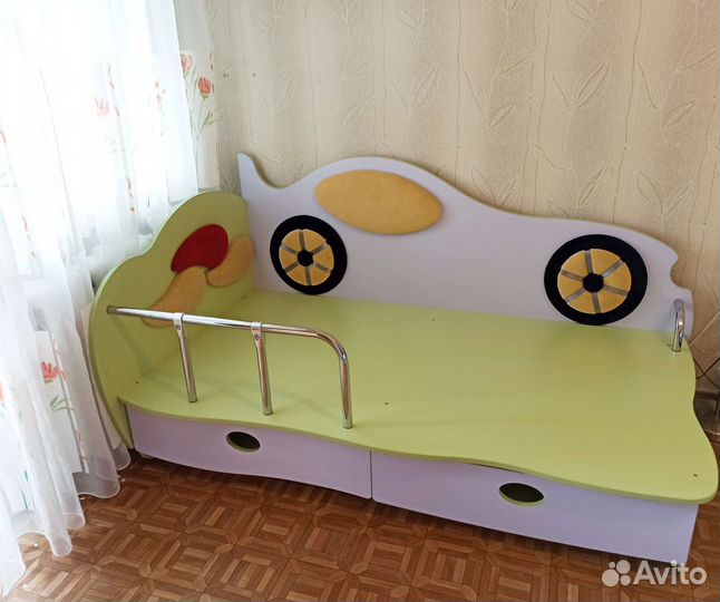 Детская кровать машина
