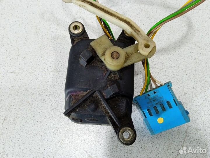 Моторчик заслонки печки
