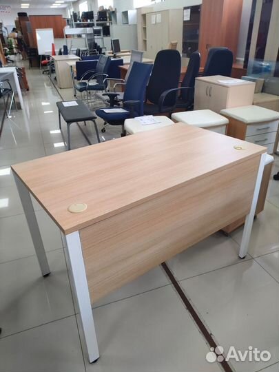Стол офисный с тумбой
