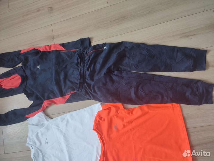 Тренировочный костюм + футболки 134-140
