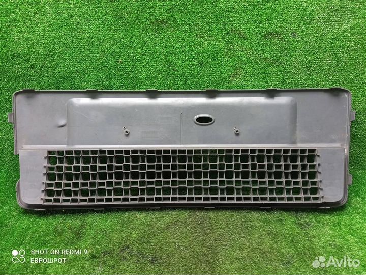 Решетка в бампер центральная Ford Fusion (2002-20