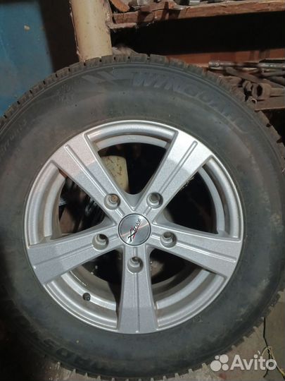 Roadstone Winguard WinSpike 205/70 R15