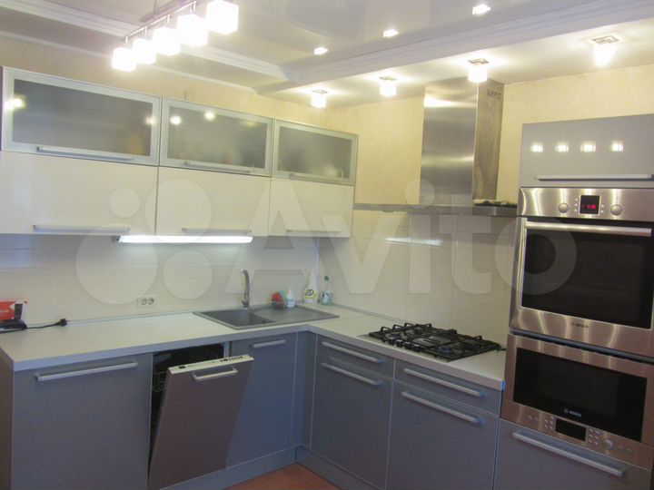 3-к. квартира, 95 м², 2/4 эт.