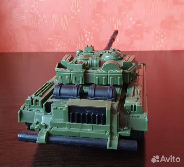 Игрушечный танк