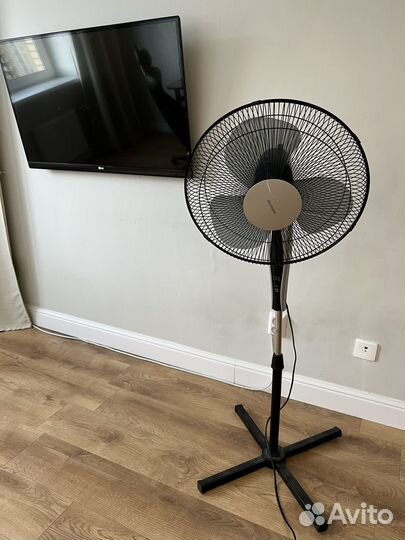 Вентилятор напольный Rolsen