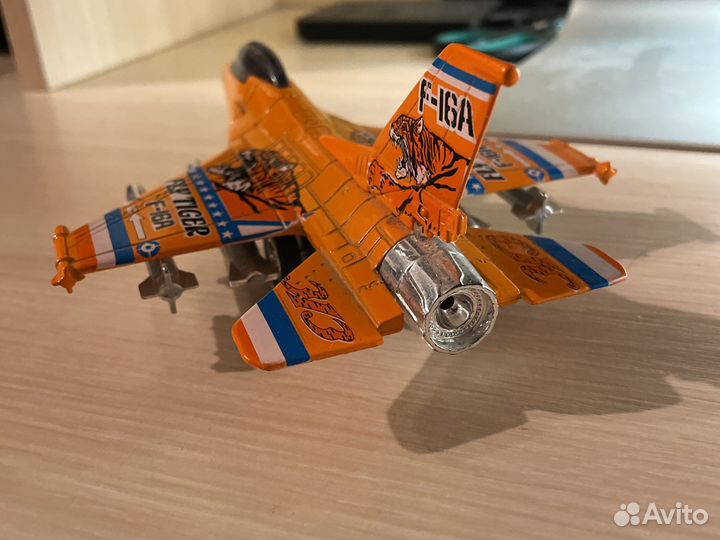 Модель самолета F16a