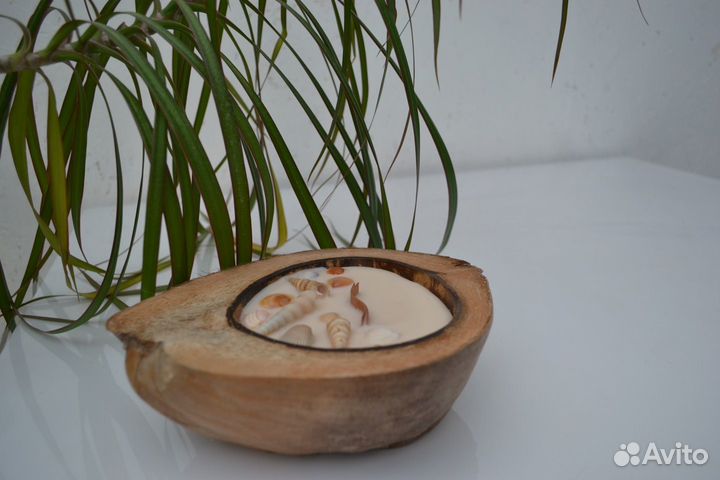 Свеча в кокосе