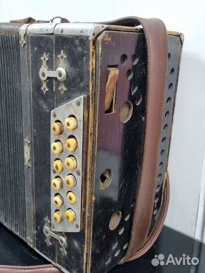 Довоенная гармонь. Требуется реставрация