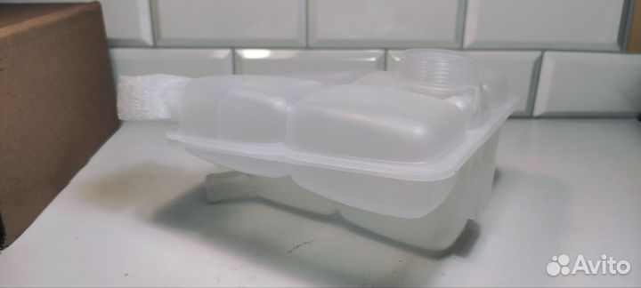 Расширительный бачок Ford Focus Volvo Mazda