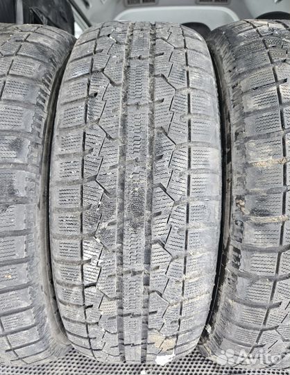 Toyo Observe Garit GIZ 215/60 R16 95Q