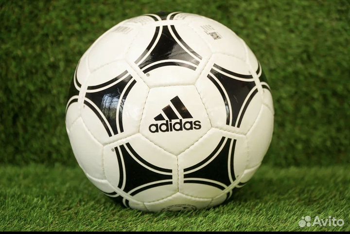 Футбольный мяч adidas