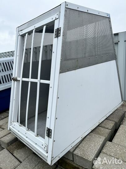 Клетка для перевозки собак в машине