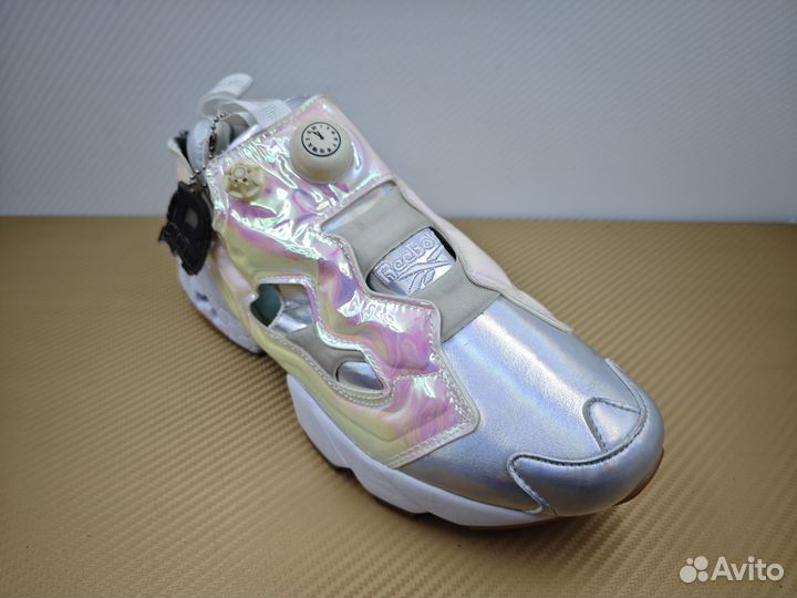 Кроссовки Reebok женские Insta Pump голограмма