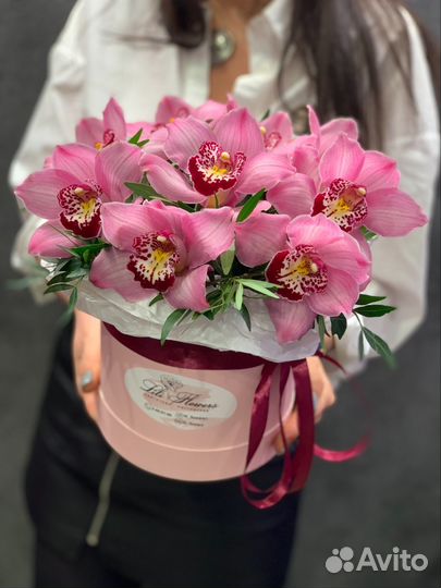 Букет из орхидей в коробке