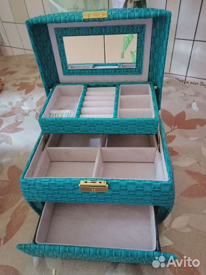 Шкатулка для украшений новая