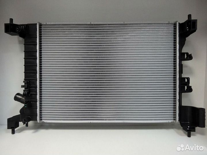 Радиатор охлаждения Шевроле Кобальт 2011
