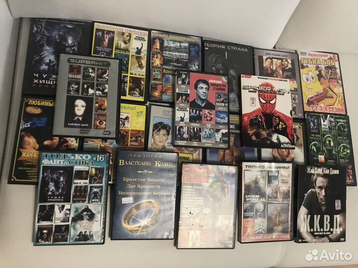 Двд диски с фильмами и компьютерными играми
