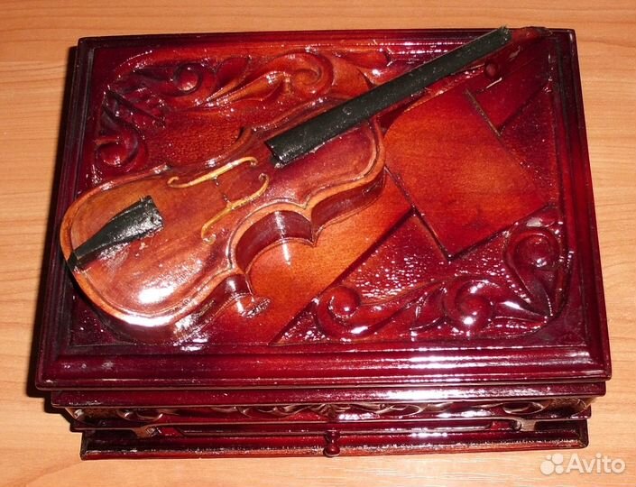 Шкатулка резная натуральное дерево Скрипка