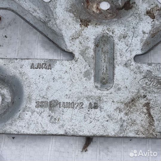 Кронштейн блока предохранителей Ford fusion fiesta