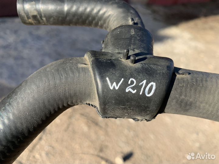 Патрубок MB W210 A2105060035