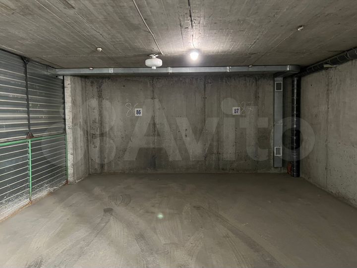 Машиноместо, > 30 м²