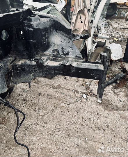 Передняя левая четверть Hyundai Solaris 1