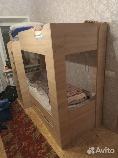 Кровать двухьярусная