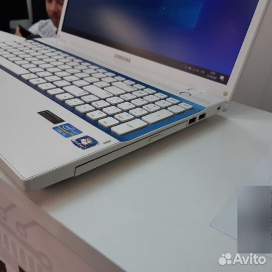 Ноутбук Samsung i3/6gb/500GB