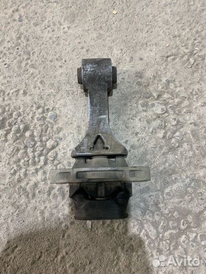 Опора двигателя нижняя hyundai