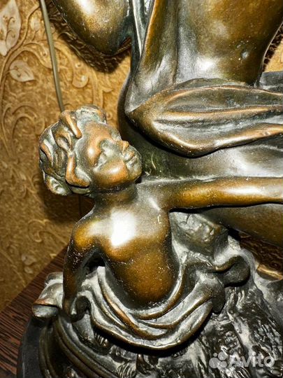 Бронзовая фигура материнство И канделябр