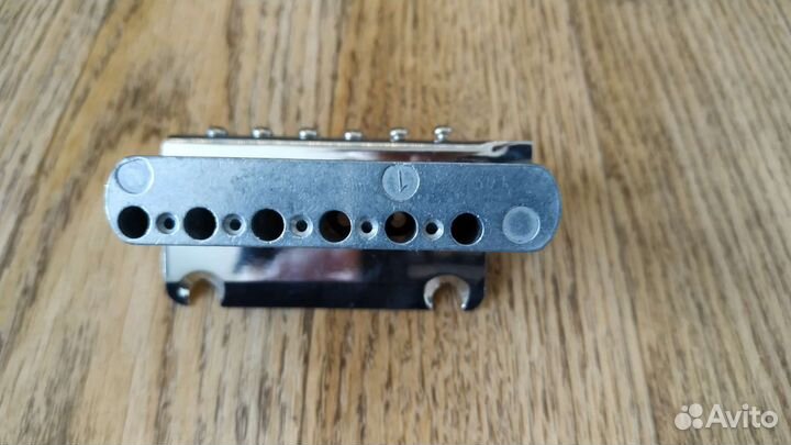 Fender tremolo двухболтовое