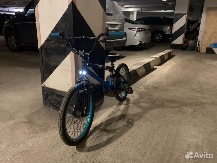 Трюковой велосипед BMX