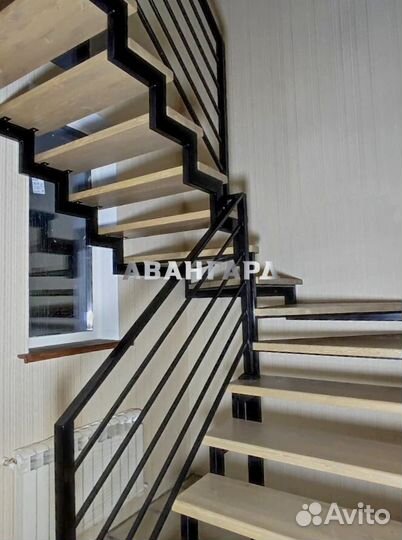 Лестница / антресольный этаж