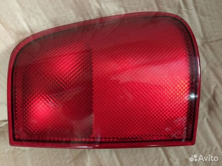 Задний правый фонарь Ниссан Тирано 2