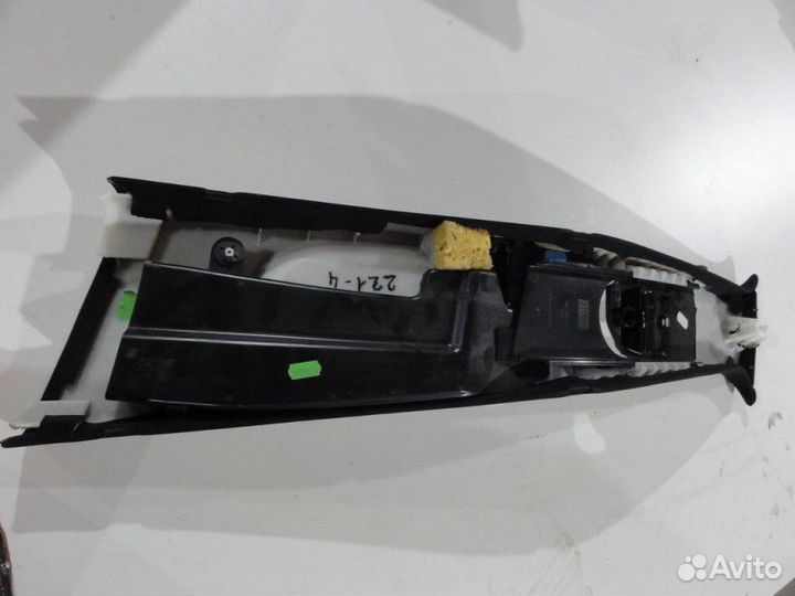 Обшивка стойки средняя правая верхняя