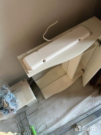 Зеркало с подсветкой и шкафом