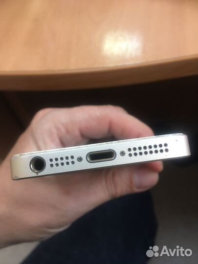 iPhone SE, 32 ГБ