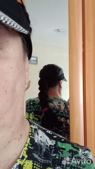 Парик на кепке