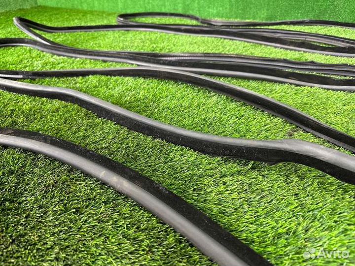 Уплотнительная резинка боковой двери Bmw X5 E70