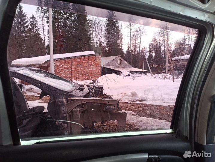 Стекло двери задней заднее левое Renault Duster